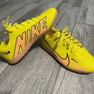 Nike mercurial size 5.5 Y
